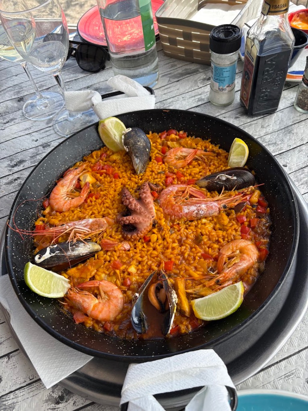 Arroz marinero con gambas, mejillones y pulpo en El Charcón, Arrieta